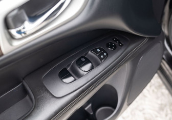 Подержанный автомобиль Nissan Pathfinder 2015 года (18 фото)