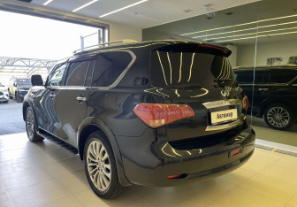 Подержанный автомобиль Infiniti QX80 2014 года (6 фото)