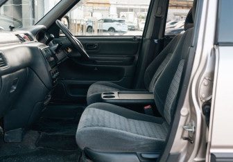 Подержанный автомобиль Honda CR-V 2000 года (16 фото)