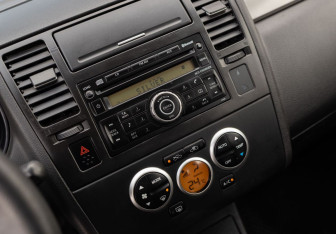 Подержанный автомобиль Nissan Tiida Hatchback 2008 года (14 фото)