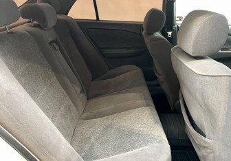 Подержанный автомобиль Toyota Corona Sedan 1999 года (9 фото)