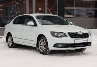 Подержанный автомобиль Skoda Superb Liftback 2014 года (3 фото)