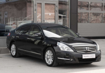 Подержанный автомобиль Nissan Teana 2012 года (3 фото)