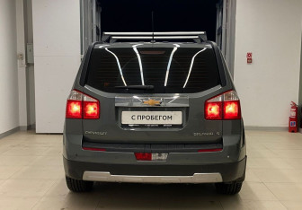 Подержанный автомобиль Chevrolet Orlando 2011 года (5 фото)