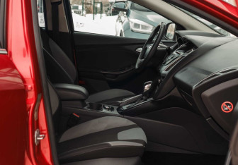 Подержанный автомобиль Ford Focus Hatchback 2012 года (18 фото)