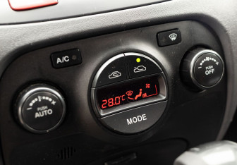 Подержанный автомобиль Kia Rio Sedan 2011 года (14 фото)