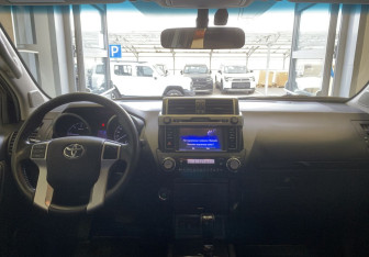 Подержанный автомобиль Toyota Land Cruiser Prado 2016 года (7 фото)