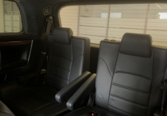 Подержанный автомобиль Toyota Alphard 2017 года (9 фото)