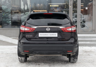 Подержанный автомобиль Nissan Qashqai 2014 года (6 фото)