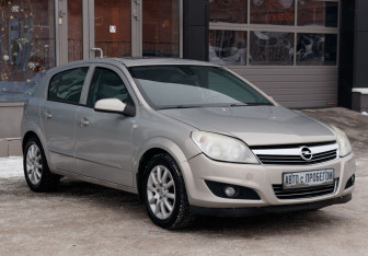 Подержанный автомобиль Opel Astra Sedan 2007 года (3 фото)
