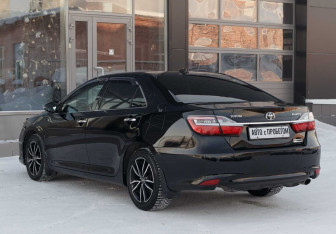 Подержанный автомобиль Toyota Camry Sedan 2016 года (7 фото)