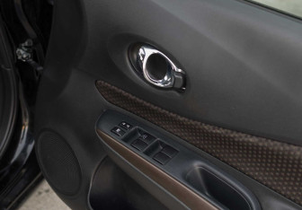 Подержанный автомобиль Nissan Note 2017 года (18 фото)