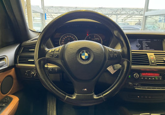 Подержанный автомобиль BMW X5 2009 года (10 фото)