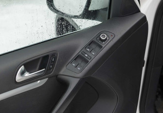 Подержанный автомобиль Volkswagen Tiguan 2011 года (16 фото)