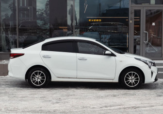 Подержанный автомобиль Kia Rio Sedan 2020 года (4 фото)