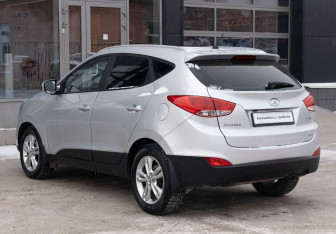 Подержанный автомобиль Hyundai ix35 2012 года (7 фото)