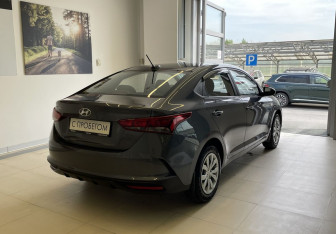 Подержанный автомобиль Hyundai Solaris Sedan 2021 года (4 фото)