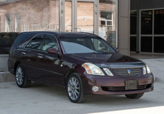 Подержанный автомобиль Toyota Mark II Wagon 2002 года (3 фото)