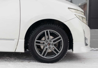 Подержанный автомобиль Nissan Elgrand 2011 года (9 фото)