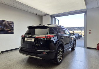 Подержанный автомобиль Toyota RAV4 2019 года (4 фото)