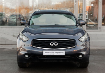 Подержанный автомобиль Infiniti FX 2008 года (2 фото)