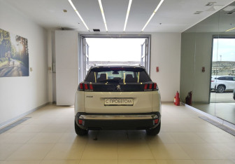 Подержанный автомобиль Peugeot 3008 2019 года (5 фото)