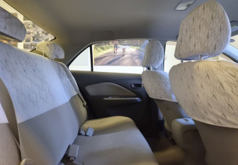 Подержанный автомобиль Toyota Belta 2009 года (14 фото)