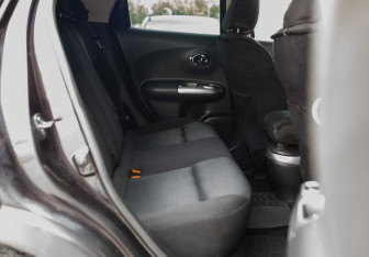 Подержанный автомобиль Nissan Juke 2013 года (17 фото)