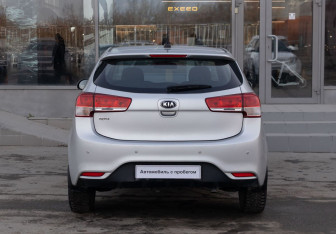 Подержанный автомобиль Kia Rio Hatchback 2017 года (6 фото)