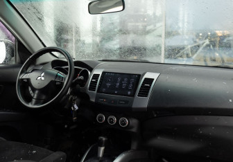 Подержанный автомобиль Mitsubishi Outlander 2007 года (10 фото)