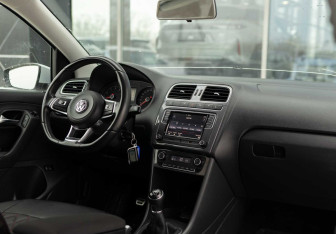 Подержанный автомобиль Volkswagen Polo Sedan 2018 года (10 фото)