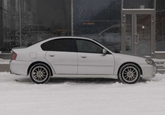 Подержанный автомобиль Subaru Legacy Sedan 2004 года (4 фото)