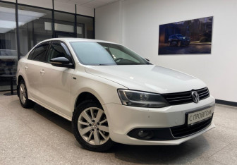Подержанный автомобиль Volkswagen Jetta Sedan 2013 года (4 фото)