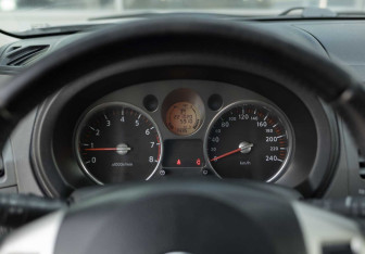 Подержанный автомобиль Nissan X-Trail 2008 года (13 фото)