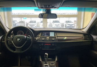 Подержанный автомобиль BMW X6 2013 года (11 фото)