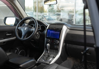 Подержанный автомобиль Suzuki Grand Vitara 2013 года (10 фото)