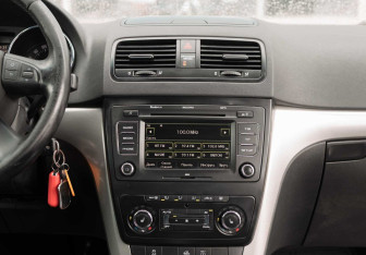 Подержанный автомобиль Skoda Yeti 2011 года (13 фото)