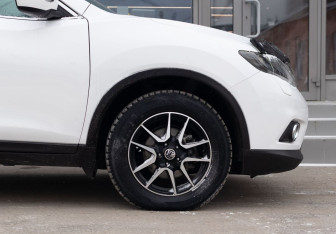 Подержанный автомобиль Nissan X-Trail 2016 года (9 фото)