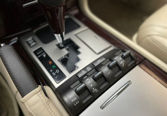 Подержанный автомобиль Lexus LX 2014 года (16 фото)