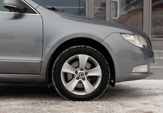 Подержанный автомобиль Skoda Superb Wagon 2012 года (8 фото)
