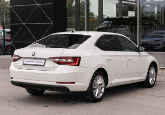 Подержанный автомобиль Skoda Superb Liftback 2018 года (5 фото)