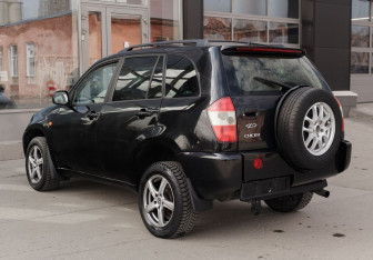 Подержанный автомобиль Chery Tiggo (T11) 2008 года (7 фото)