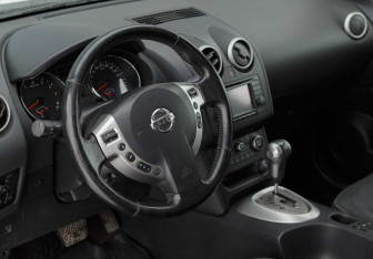 Подержанный автомобиль Nissan Qashqai 2010 года (11 фото)