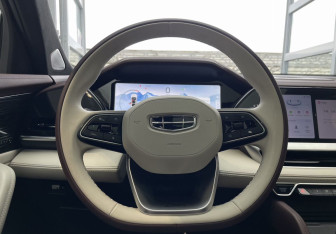 Подержанный автомобиль Geely Monjaro 2023 года (12 фото)