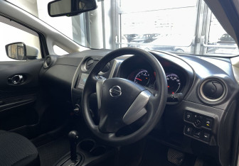 Подержанный автомобиль Nissan Note 2015 года (9 фото)