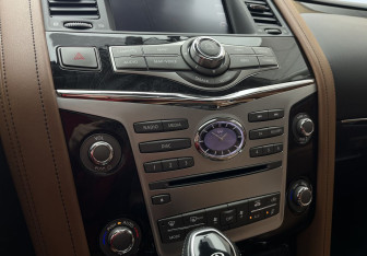 Подержанный автомобиль Infiniti QX80 2018 года (12 фото)