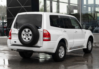 Подержанный автомобиль Mitsubishi Pajero 2003 года (5 фото)