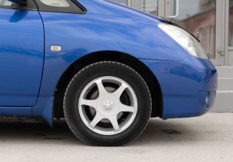 Подержанный автомобиль Toyota Corolla Spacio 2002 года (9 фото)