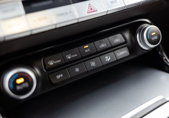 Подержанный автомобиль Kia Stinger 2018 года (16 фото)