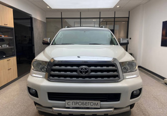 Подержанный автомобиль Toyota Sequoia 2011 года (2 фото)